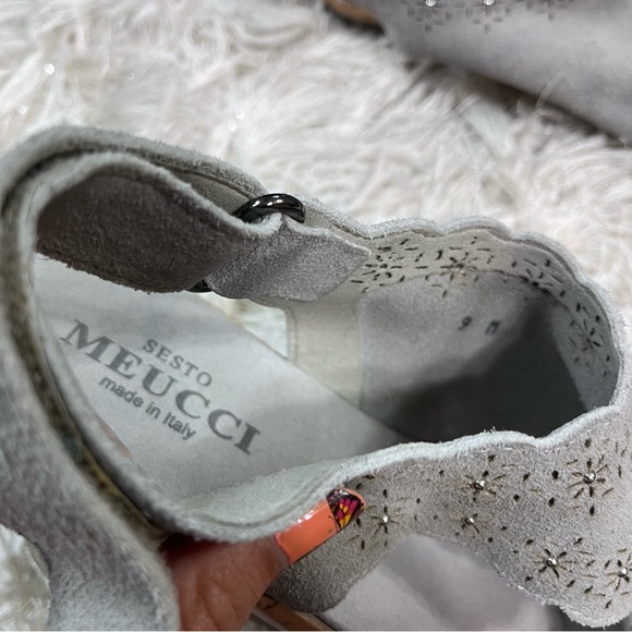 -💙2/$40💙Sesto Meucci Made in Italy Grey Suede Velcro Strap Sandals Size 9 - Picture 11 of 16